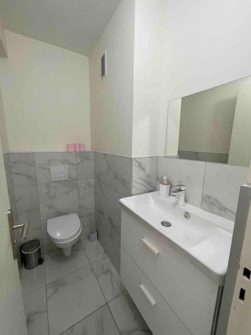 3 Pieces Apartment A Juan-Les-Pins Антиб Екстериор снимка
